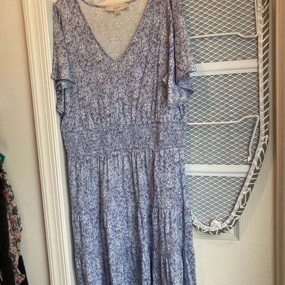 Loft floral dress, smocked waist, flutter sleeves, red, blue, size small EUC - Picture 1 of 7